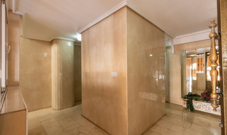 Sale - Apartment / Flat -
Torrevieja* - Playa del cura