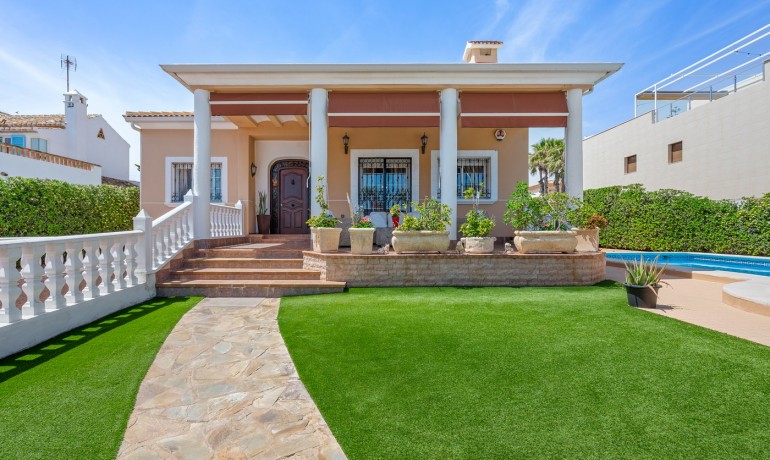 Sale - Villa -
Torrevieja - Torre La Mata