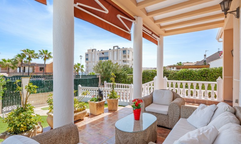 Sale - Villa -
Torrevieja - Torre La Mata