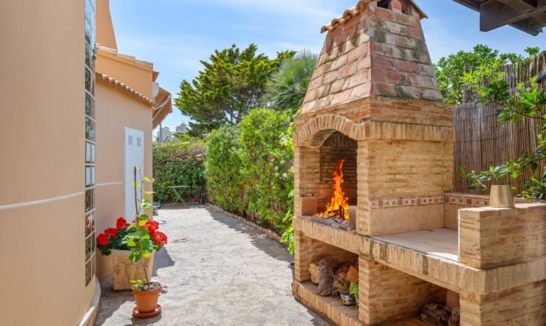 Sale - Villa -
Torrevieja - Torre La Mata