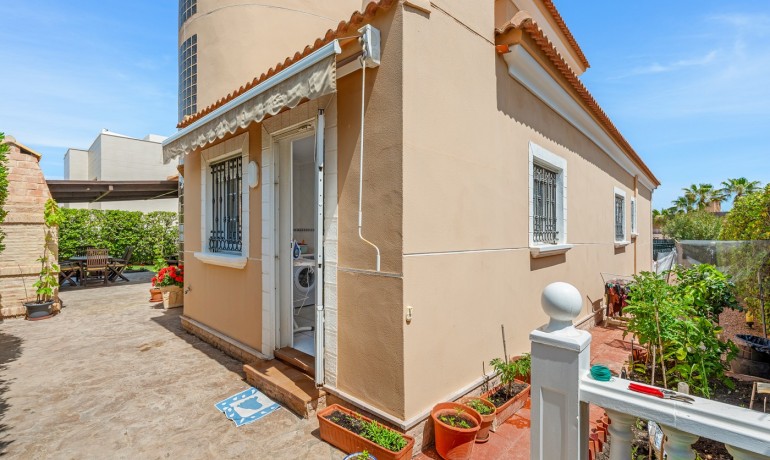 Sale - Villa -
Torrevieja - Torre La Mata
