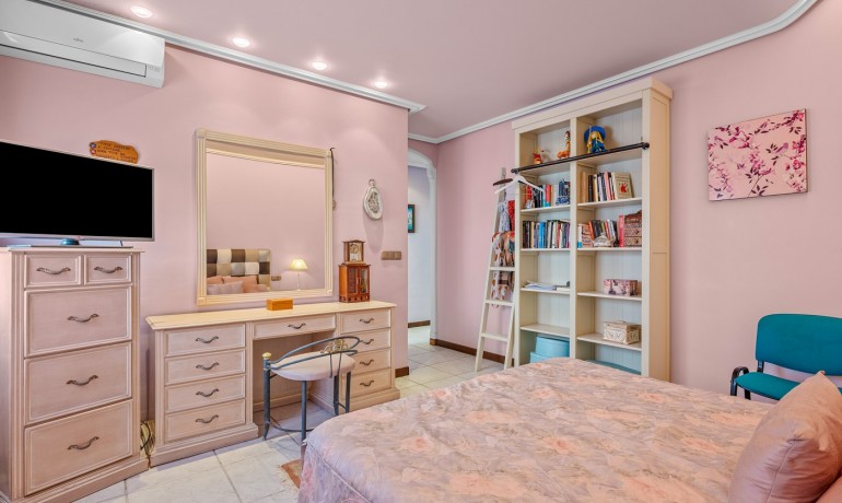 Sale - Villa -
Torrevieja - Torre La Mata