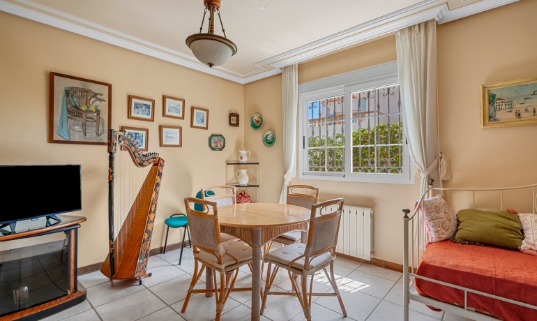 Sale - Villa -
Torrevieja - Torre La Mata