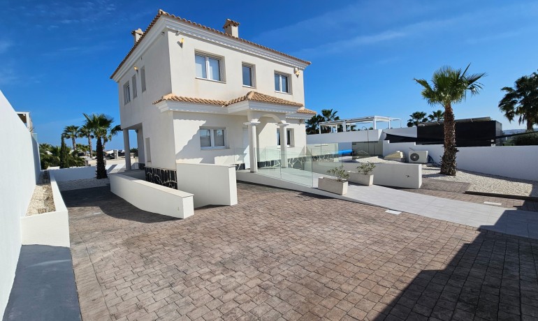 Herverkoop - Villa -
La Marina