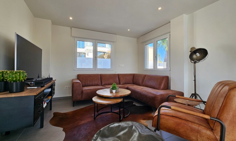 Herverkoop - Villa -
La Marina