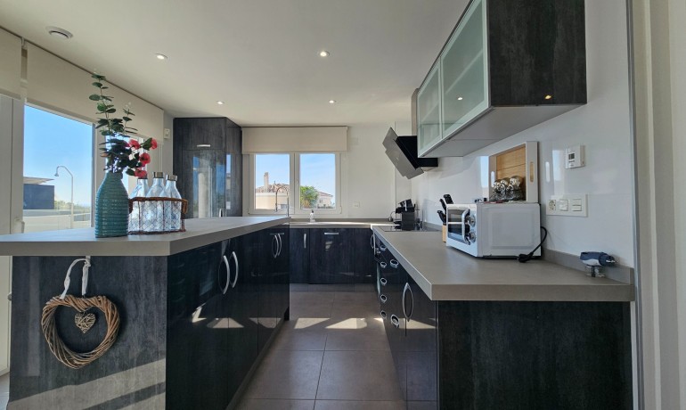 Herverkoop - Villa -
La Marina