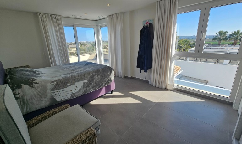 Herverkoop - Villa -
La Marina