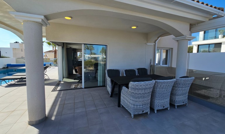 Herverkoop - Villa -
La Marina