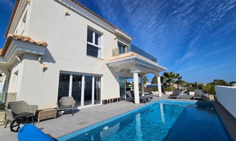 Herverkoop - Villa -
La Marina