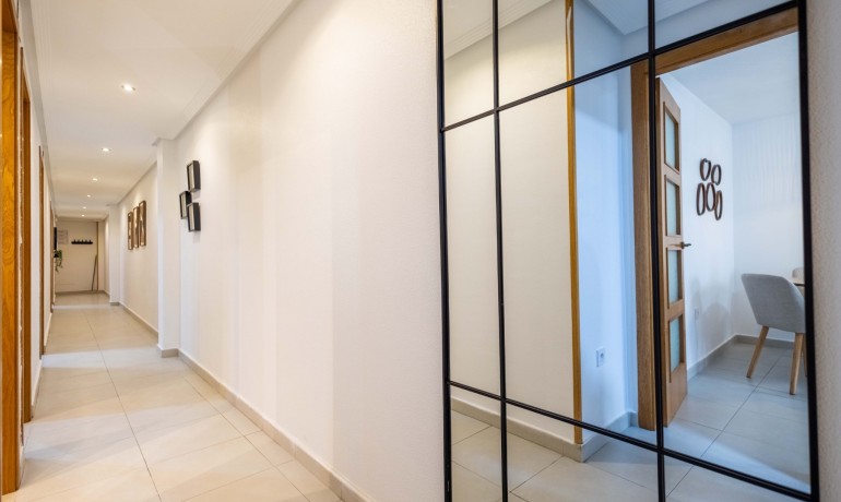 Venta - Apartamento / piso -
Torrevieja Centro - Playa del Cura