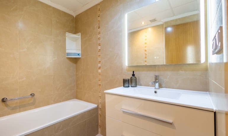 Venta - Apartamento / piso -
Torrevieja Centro - Playa del Cura