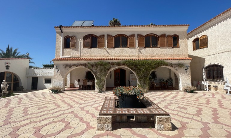 Revente - Finca Country Property -
Elda