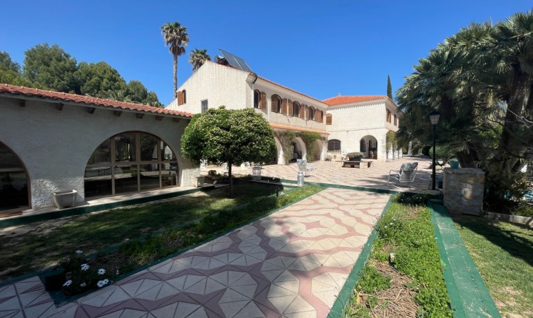 Revente - Finca Country Property -
Elda