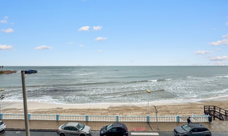 Venta - Apartamento / piso -
Torrevieja - Playa de los Locos