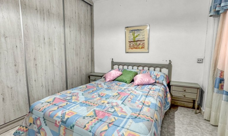 Venta - Apartamento / piso -
Torrevieja - Playa de los Locos