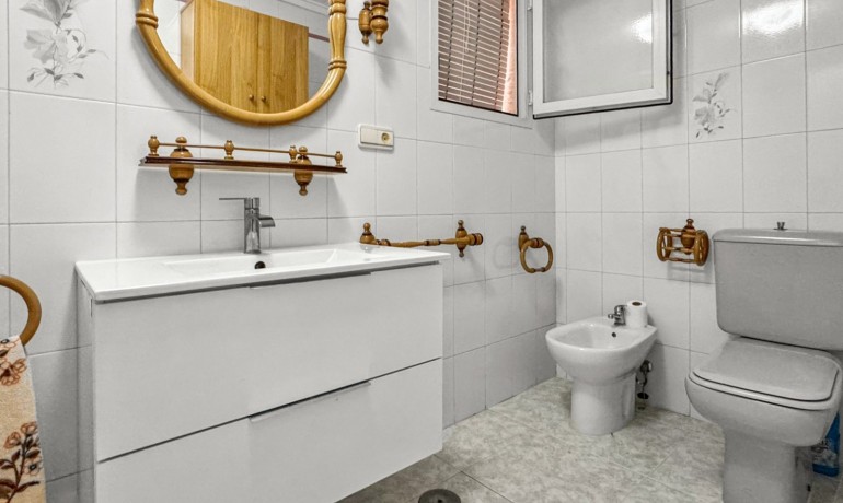 Venta - Apartamento / piso -
Torrevieja - Playa de los Locos