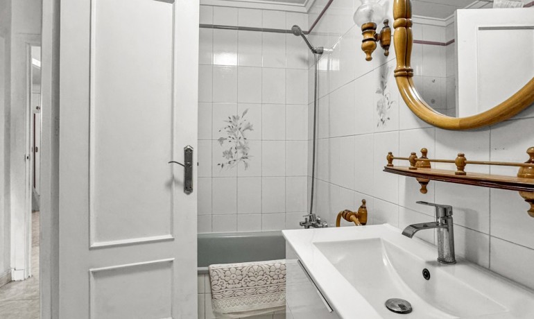 Venta - Apartamento / piso -
Torrevieja - Playa de los Locos