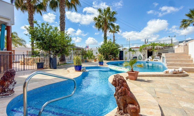 Herverkoop - Villa -
Ciudad Quesada