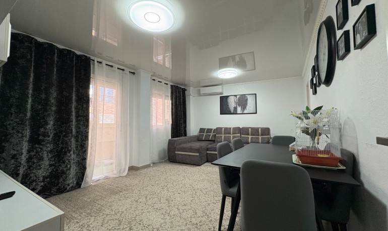 Venta - Apartamento / piso -
Torrevieja - Centro