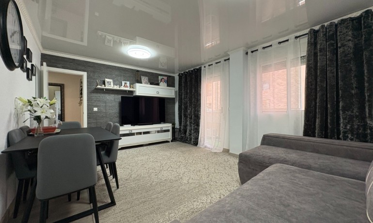 Venta - Apartamento / piso -
Torrevieja - Centro