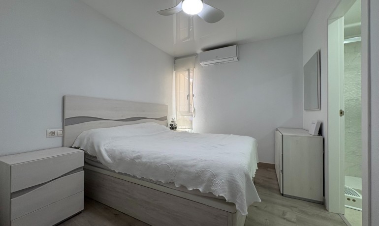 Venta - Apartamento / piso -
Torrevieja - Centro