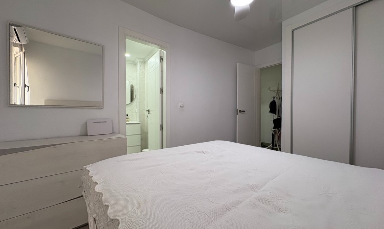 Venta - Apartamento / piso -
Torrevieja - Centro