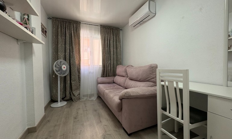Venta - Apartamento / piso -
Torrevieja - Centro