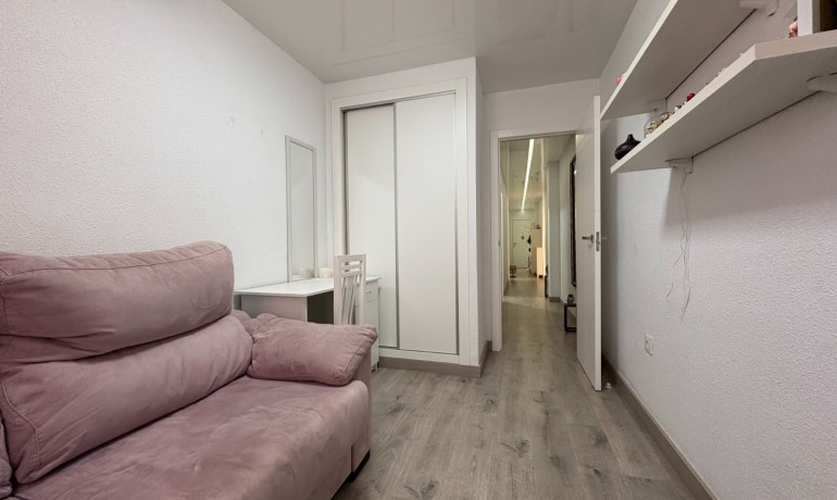 Venta - Apartamento / piso -
Torrevieja - Centro