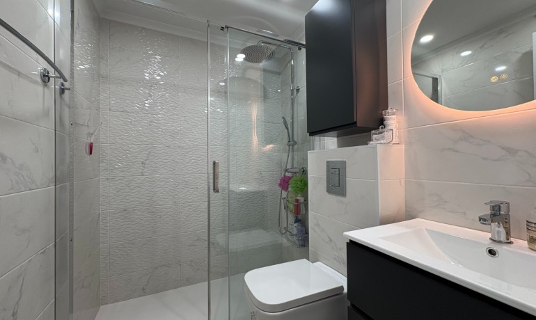 Venta - Apartamento / piso -
Torrevieja - Centro