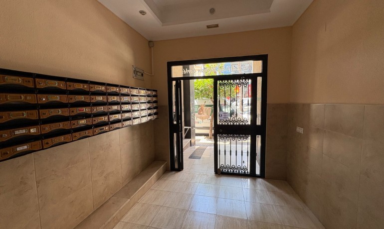 Venta - Apartamento / piso -
Torrevieja - Centro