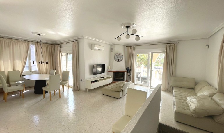 Venta - Villa -
Ciudad Quesada - Central Quesada