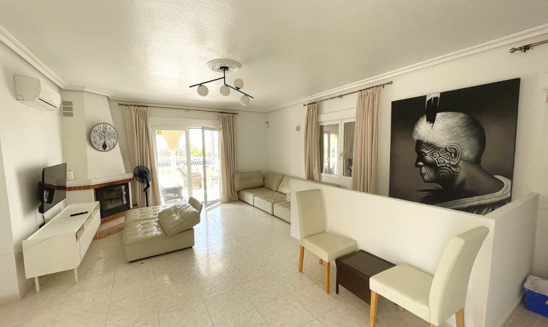 Venta - Villa -
Ciudad Quesada - Central Quesada