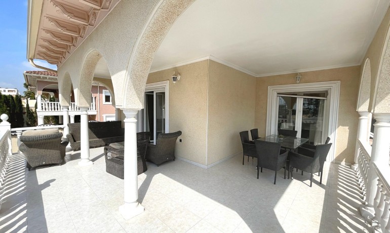 Venta - Villa -
Ciudad Quesada - Central Quesada