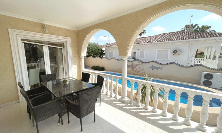 Venta - Villa -
Ciudad Quesada - Central Quesada