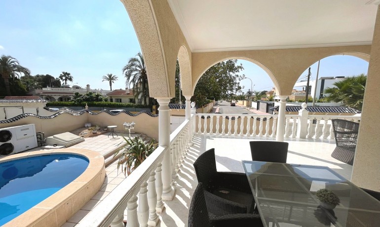 Venta - Villa -
Ciudad Quesada - Central Quesada
