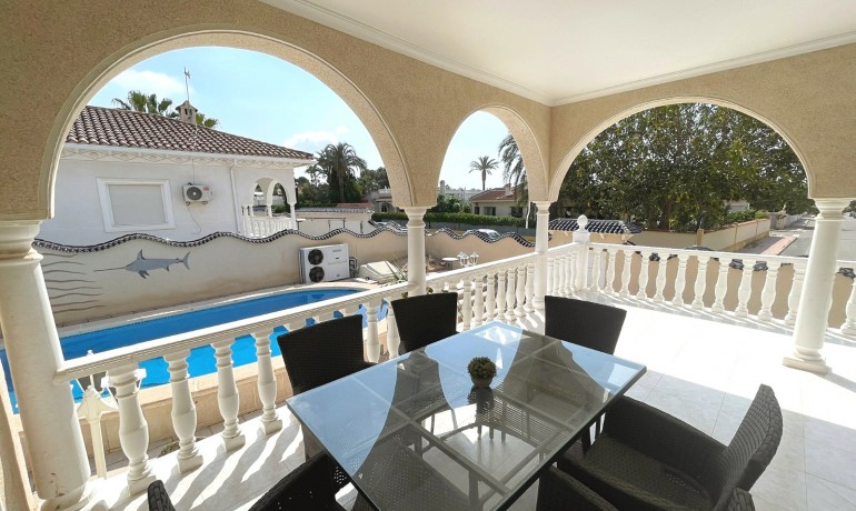 Venta - Villa -
Ciudad Quesada - Central Quesada