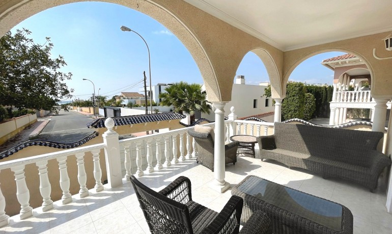 Venta - Villa -
Ciudad Quesada - Central Quesada