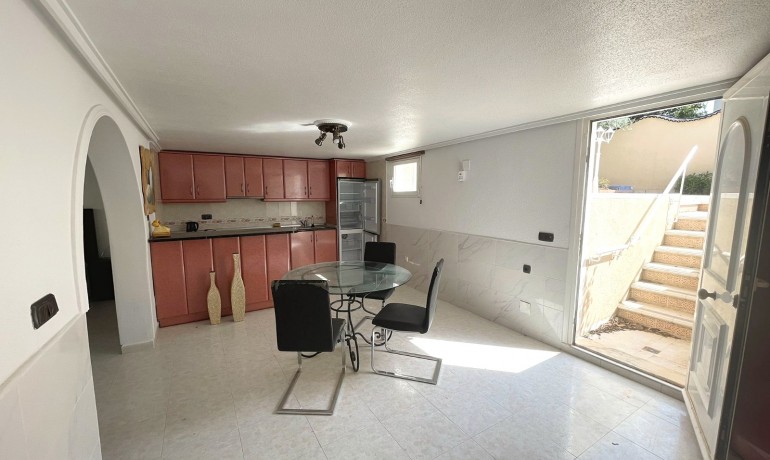 Venta - Villa -
Ciudad Quesada - Central Quesada