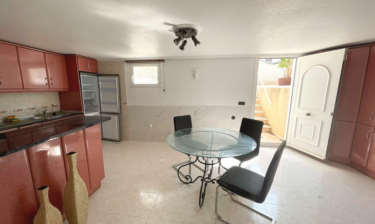 Venta - Villa -
Ciudad Quesada - Central Quesada