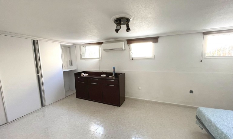 Venta - Villa -
Ciudad Quesada - Central Quesada