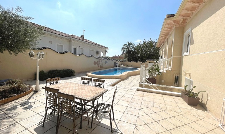 Venta - Villa -
Ciudad Quesada - Central Quesada