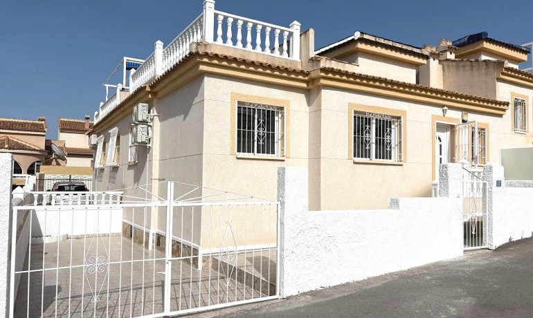 Venta - Casa -
Ciudad Quesada - Benimar