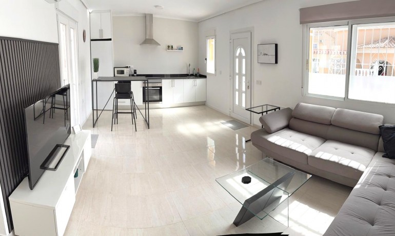 Venta - Casa -
Ciudad Quesada - Benimar