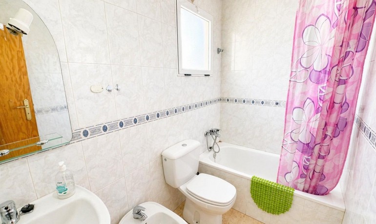 Venta - Apartamento / piso -
Torrevieja - Centro