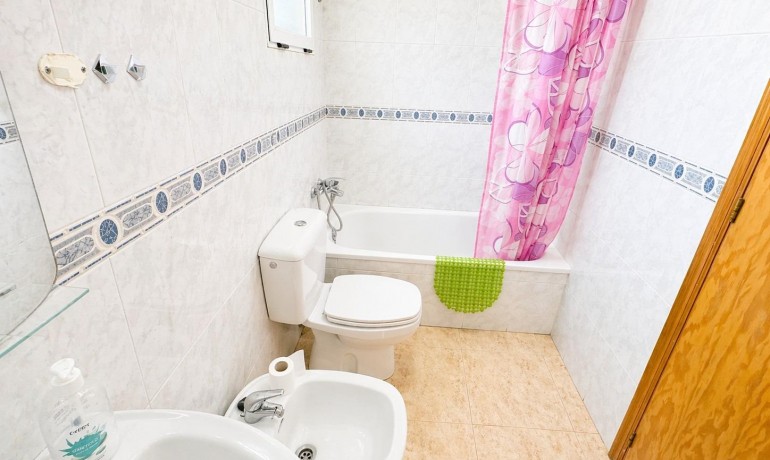 Venta - Apartamento / piso -
Torrevieja - Centro