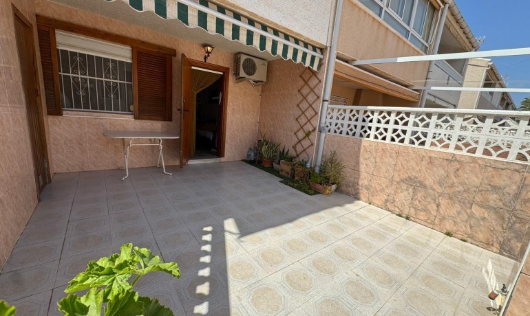 Venta - Apartamento / piso -
Torrevieja - Playa de los Naufragos