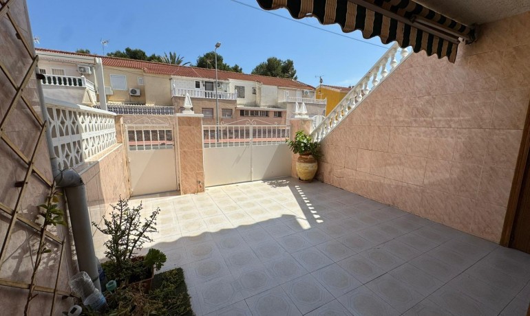 Venta - Apartamento / piso -
Torrevieja - Playa de los Naufragos