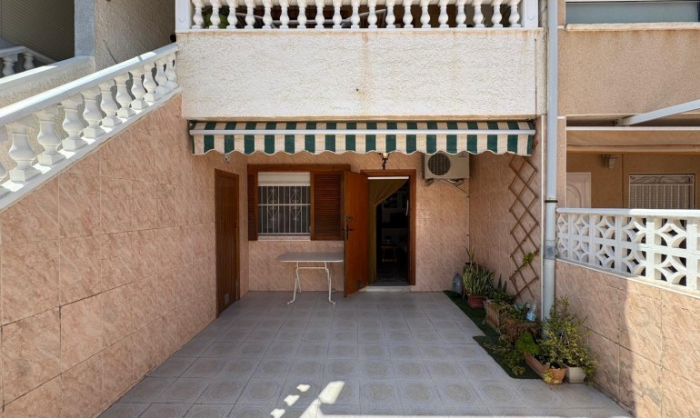 Venta - Apartamento / piso -
Torrevieja - Playa de los Naufragos