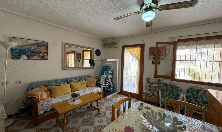 Venta - Apartamento / piso -
Torrevieja - Playa de los Naufragos
