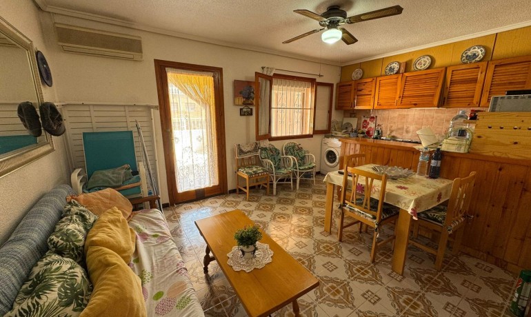 Venta - Apartamento / piso -
Torrevieja - Playa de los Naufragos